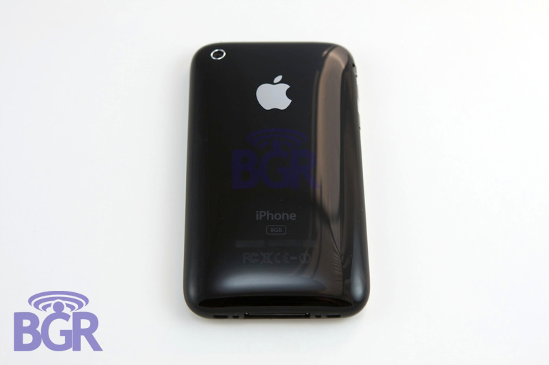 Illustration for article titled iPhone 3G First US Unboxing (Best Photos Yet)